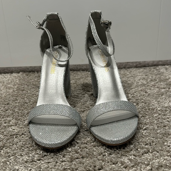 Open toed, chunky heel. Silver sparkle size 8. Worn once for a couple of hours. - Picture 1 of 4